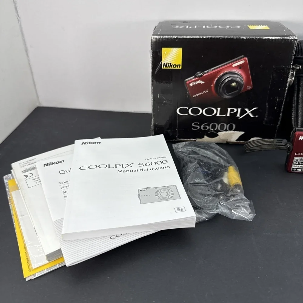 Nikon COOLPIX S6000 14.2MP Compact Camera READ For Parts / Fix